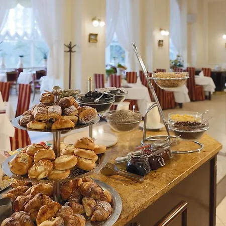 ホテル Bristol Palace 4*
